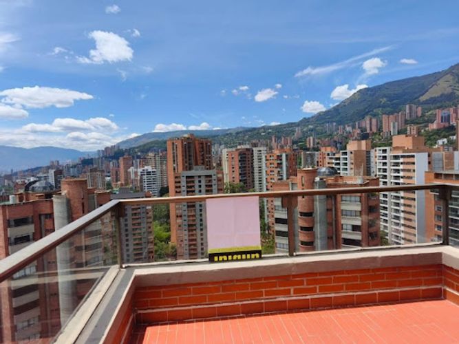 Apartamento de 3 alcobas en arriendo en Los Balsos, Medellín, 227 m² · foto 20 de 22