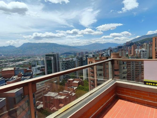Apartamento de 3 alcobas en arriendo en Los Balsos, Medellín, 227 m² · foto 21 de 22