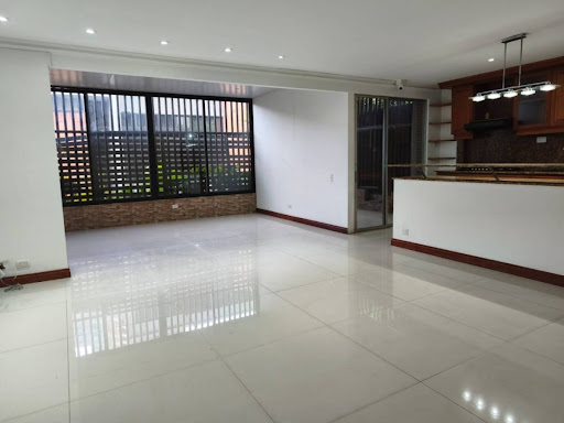 Casa en arriendo en Las Palmas, Medellín · foto 2 de 24