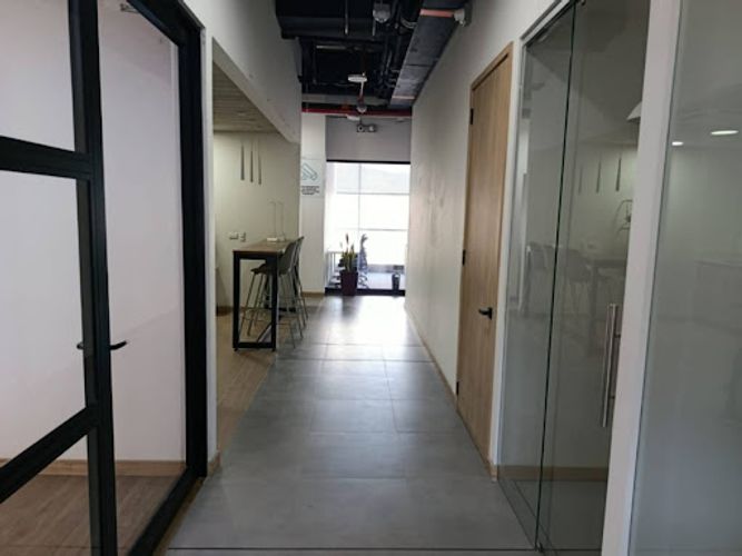 Oficina en arriendo en San Fernando, Medellín, 400 m² · foto 9 de 24