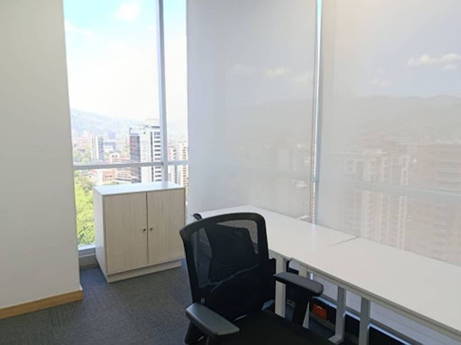 Oficina en arriendo en San Fernando, Medellín, 400 m² · foto 18 de 24