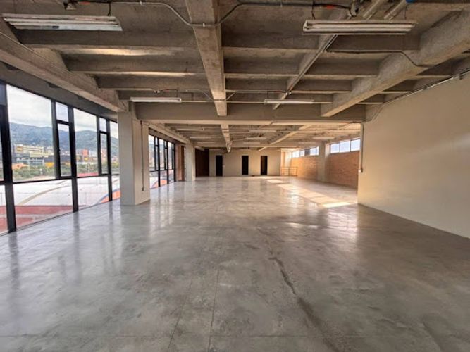 Bodega en arriendo en Los Naranjos, Itagüí, 2420 m² · foto 3 de 17