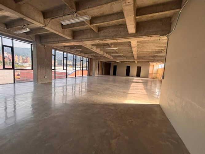 Bodega en arriendo en Los Naranjos, Itagüí, 2420 m² · foto 5 de 17
