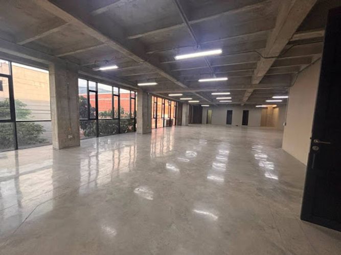 Bodega en arriendo en Los Naranjos, Itagüí, 2420 m² · foto 6 de 17