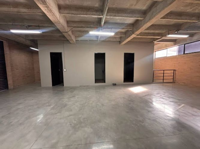 Bodega en arriendo en Los Naranjos, Itagüí, 2420 m² · foto 10 de 17