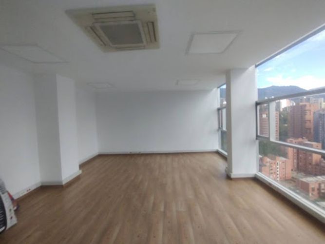 Oficina en arriendo en Milla De Oro, Medellín, 50 m² · foto 2 de 4
