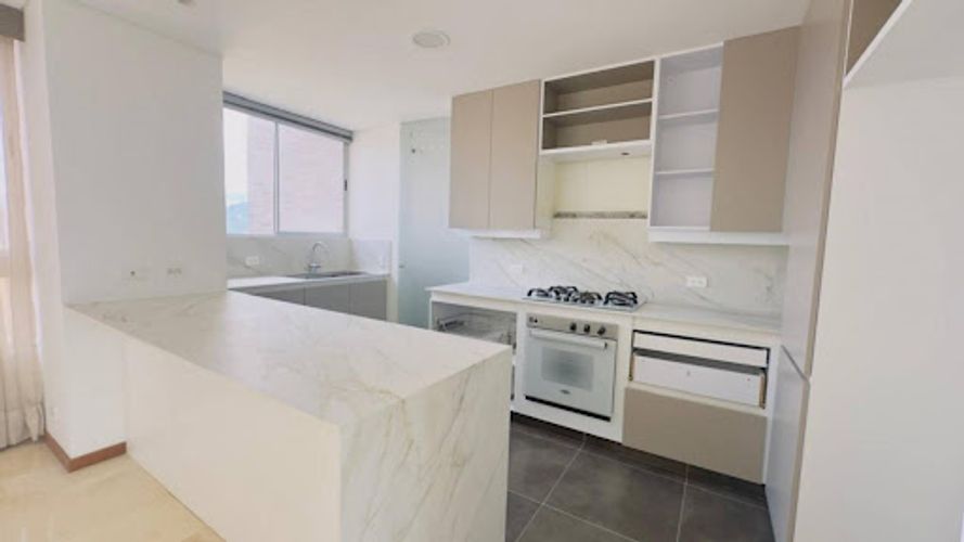 Apartamento de 4 alcobas en arriendo en Vizcaya, Medellín, 198 m² · foto 4 de 22