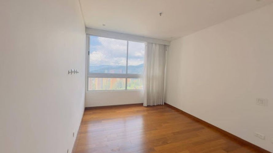 Apartamento de 4 alcobas en arriendo en Vizcaya, Medellín, 198 m² · foto 10 de 22