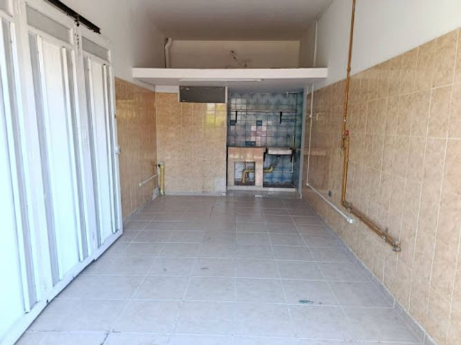Local en arriendo en Las Acacias, Medellín, 21 m² · foto 2 de 5