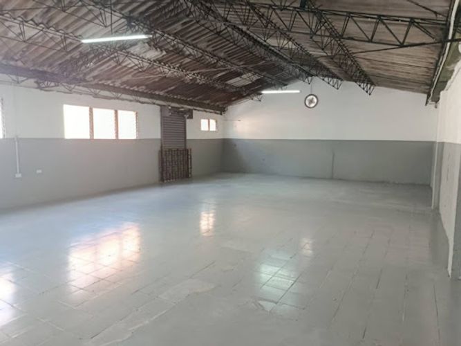 Bodega en arriendo en Laureles, Medellín, 149 m² · foto 2 de 10