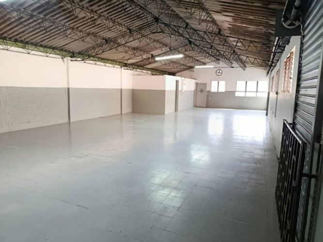 Bodega en arriendo en Laureles, Medellín, 149 m² · foto 4 de 10