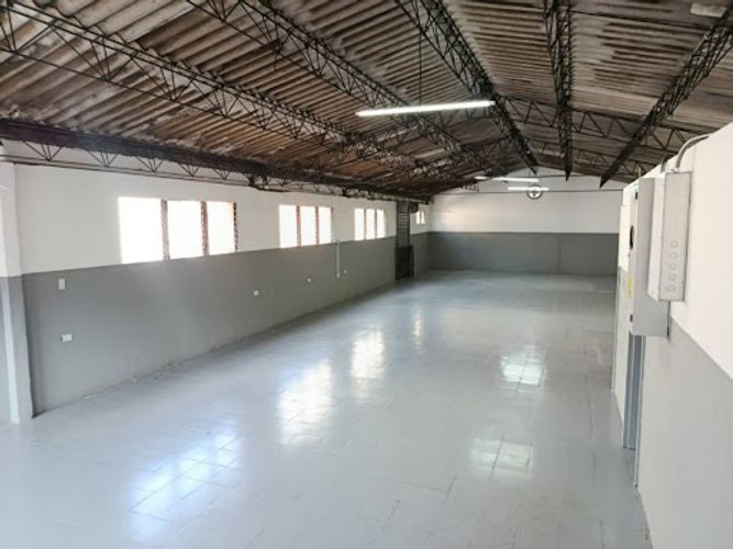 Bodega en arriendo en Laureles, Medellín, 149 m² · foto 6 de 10