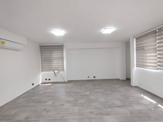 Oficina en arriendo en Manila, Medellín, 60 m² · foto 4 de 9