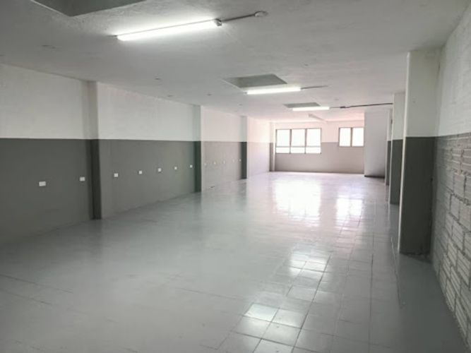 Bodega en arriendo en Laureles, Medellín, 129 m² · foto 2 de 6