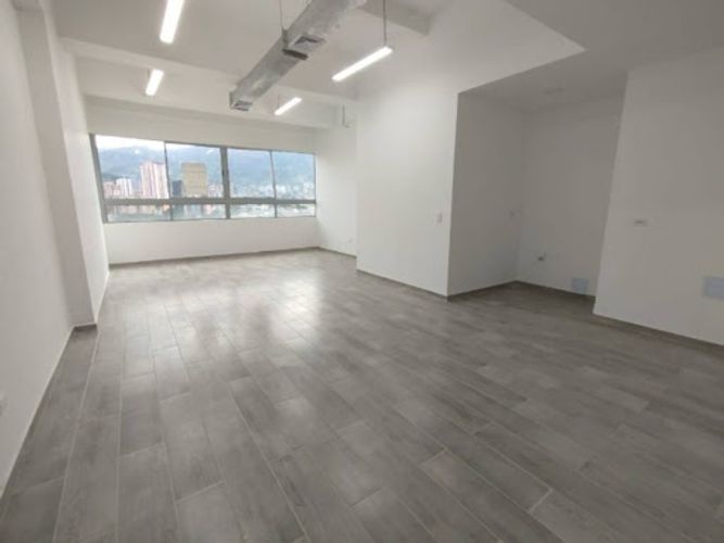 Oficina en arriendo en Restrepo Naranjo, Itagüí, 40 m² · foto 4 de 8