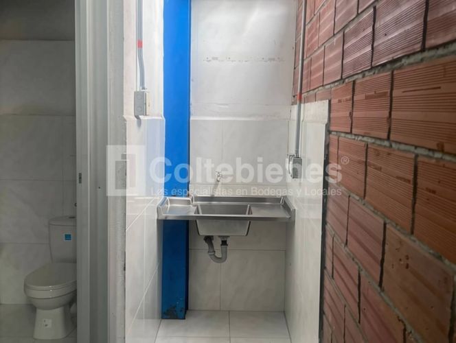 Bodega en venta en Trinidad, Medellín, 220 m² · foto 5 de 12
