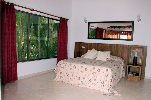 4BR Country House in Kilometro 2 (425 m²) for Sale - 4