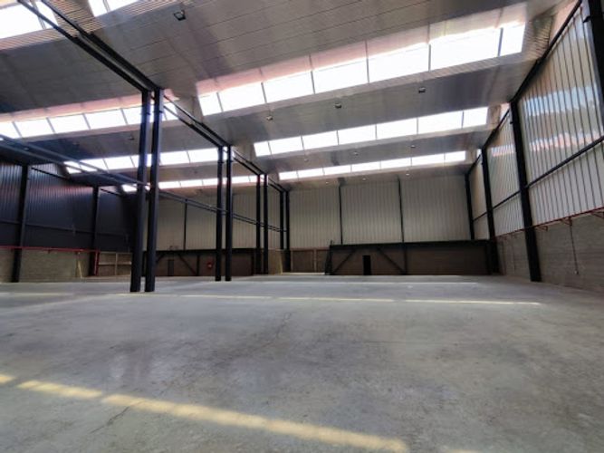 Bodega en arriendo en Zona Comercial Puerta Del Norte 1 Y 2, Copacabana, 2197 m² · foto 3 de 6