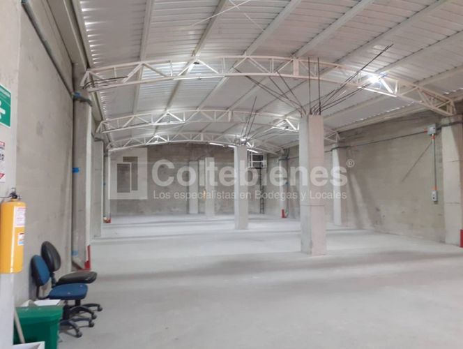 Bodega en arriendo en Cabecera San Antonio De Prado, Medellín, 320 m² · foto 2 de 13