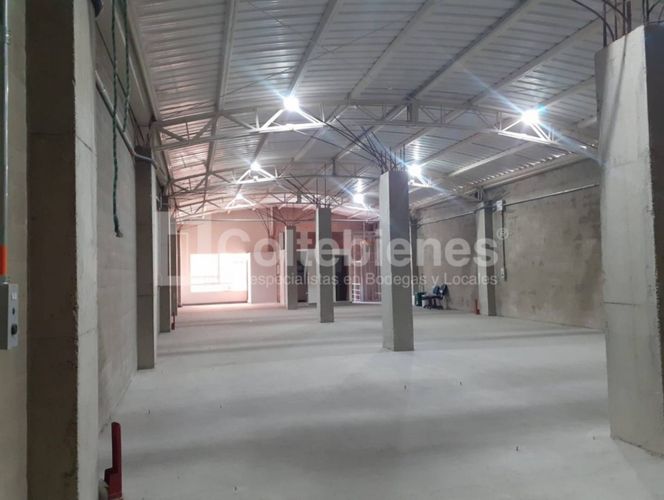 Bodega en arriendo en Cabecera San Antonio De Prado, Medellín, 320 m² · foto 3 de 13