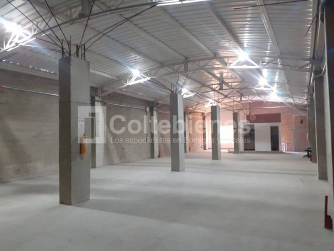 Bodega en arriendo en Cabecera San Antonio De Prado, Medellín, 320 m² · foto 4 de 13