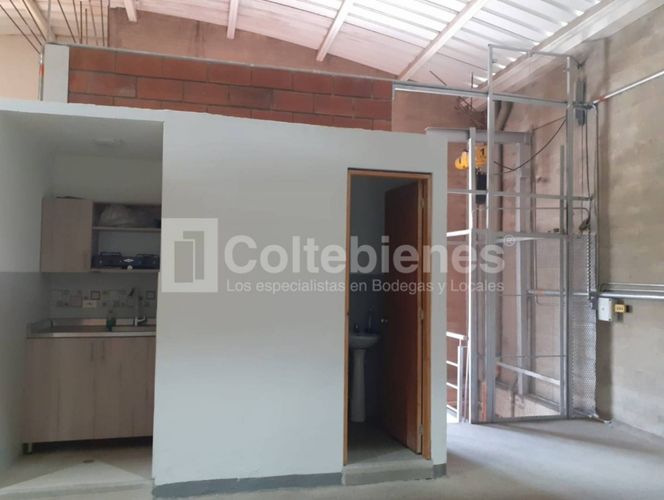 Bodega en arriendo en Cabecera San Antonio De Prado, Medellín, 320 m² · foto 12 de 13