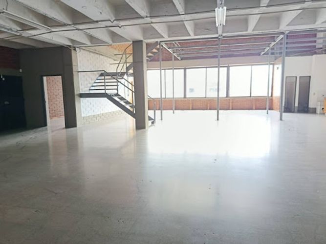 Bodega en arriendo en Belén, Medellín, 870 m² · foto 8 de 20