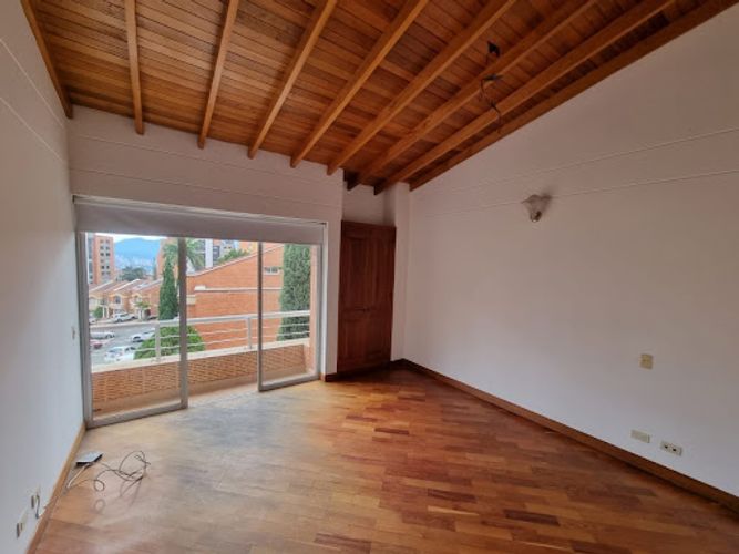 Casa de 4 alcobas en arriendo en El Tesoro, Medellín, 330 m² · foto 7 de 23