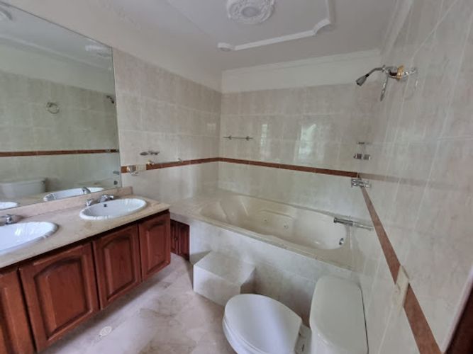 Casa de 4 alcobas en arriendo en El Tesoro, Medellín, 330 m² · foto 9 de 23