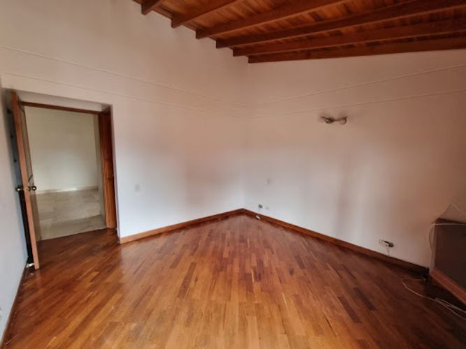 Casa de 4 alcobas en arriendo en El Tesoro, Medellín, 330 m² · foto 11 de 23