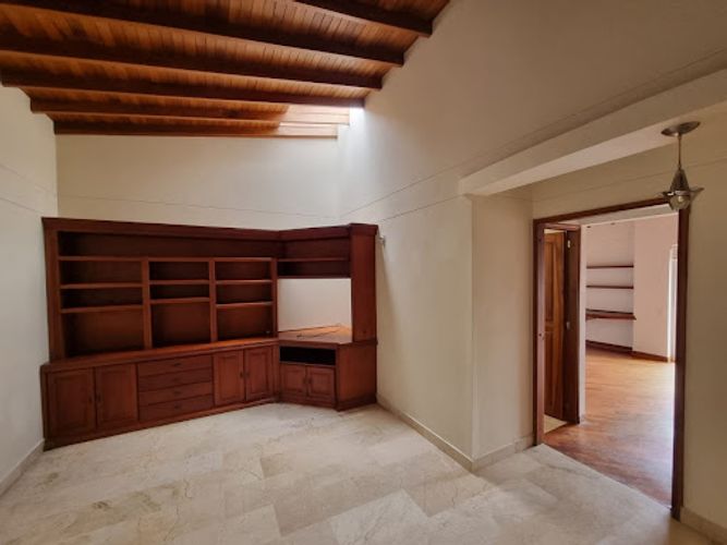 Casa de 4 alcobas en arriendo en El Tesoro, Medellín, 330 m² · foto 18 de 23