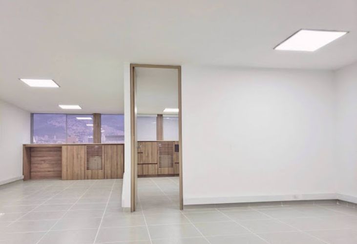 Oficina en arriendo en Naranjal, Medellín, 75 m² · foto 2 de 5