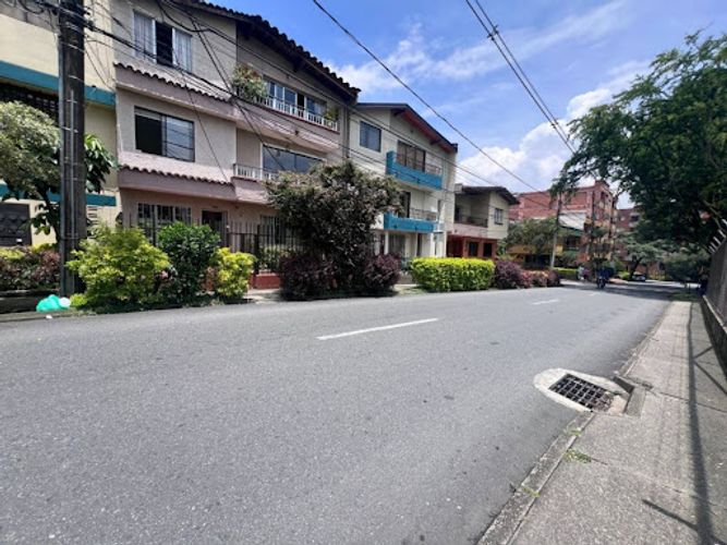 Casa de 4 alcobas en venta en El Dorado, Envigado, 144 m² · foto 2 de 24