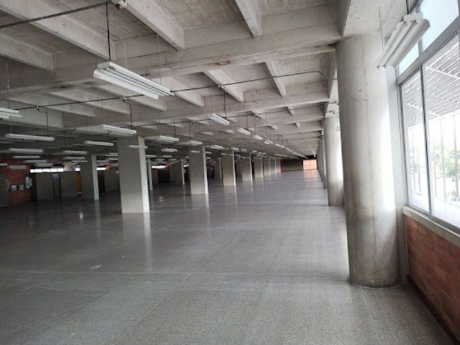 Oficina en arriendo en Trinidad, Medellín, 1359 m² · foto 2 de 12