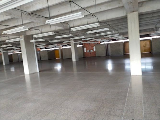 Oficina en arriendo en Trinidad, Medellín, 1359 m² · foto 3 de 12
