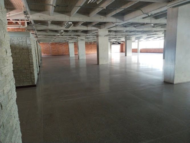 Oficina en arriendo en Trinidad, Medellín, 1359 m² · foto 4 de 12