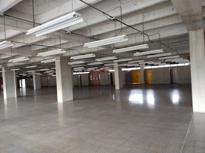 Oficina en arriendo en Trinidad, Medellín, 1359 m² · foto 5 de 12