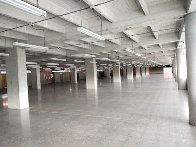Oficina en arriendo en Trinidad, Medellín, 1359 m² · foto 6 de 12