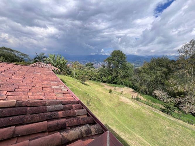 Casa de 5 alcobas en venta en La Florida, La Estrella, 351 m² · foto 2 de 24