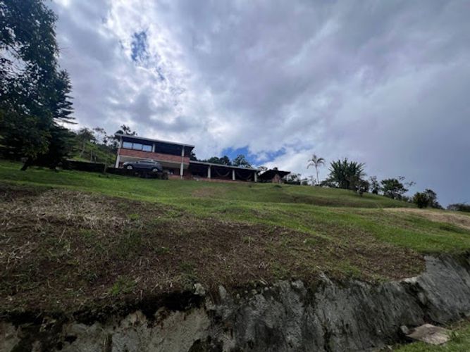 Casa de 5 alcobas en venta en La Florida, La Estrella, 351 m² · foto 4 de 24