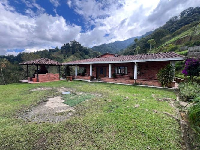 Casa de 5 alcobas en venta en La Florida, La Estrella, 351 m² · foto 5 de 24