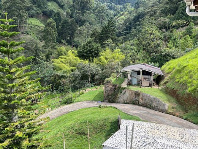 Casa de 5 alcobas en venta en La Florida, La Estrella, 351 m² · foto 9 de 24