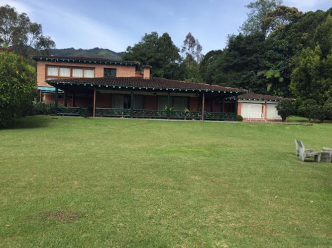 Casa de 5 alcobas en venta en Santa Elena, El Retiro, 600 m² · foto 2 de 14