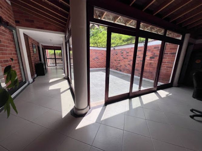 Casa de 5 alcobas en venta en La Florida, La Estrella, 351 m² · foto 17 de 24