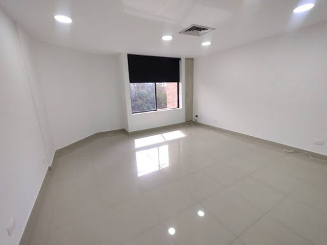 Oficina en arriendo en Milla De Oro, Medellín, 36 m² · foto 2 de 6