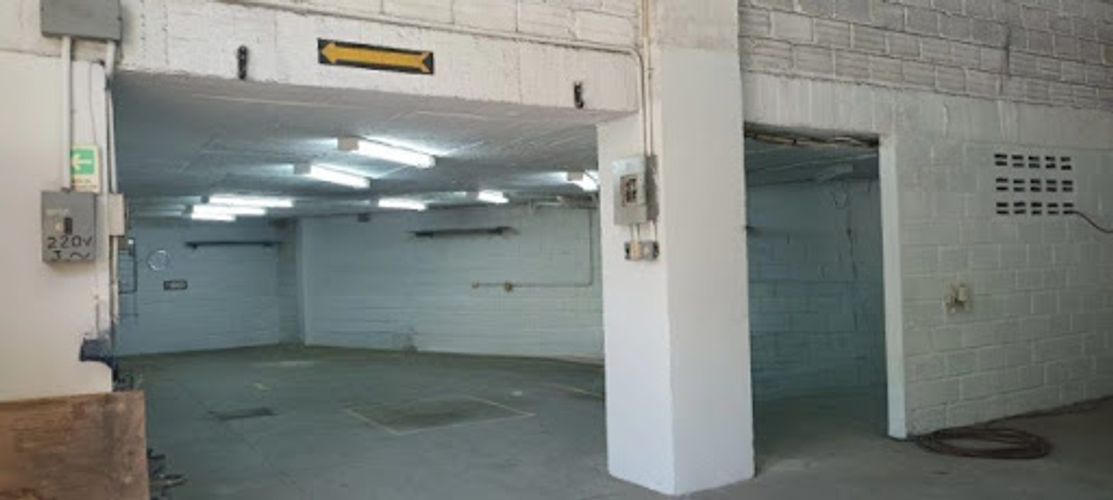 Bodega en venta en San Benito, Medellín, 840 m² · foto 2 de 19