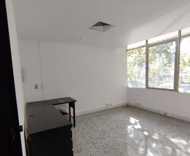 Oficina en arriendo en La Aguacatala, Medellín, 14 m² · foto 2 de 3
