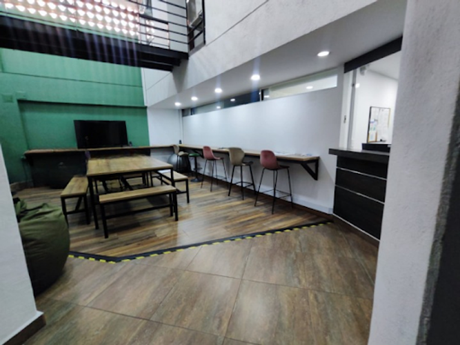 Edificio en venta en Conquistadores, Medellín, 1126 m² · foto 2 de 24