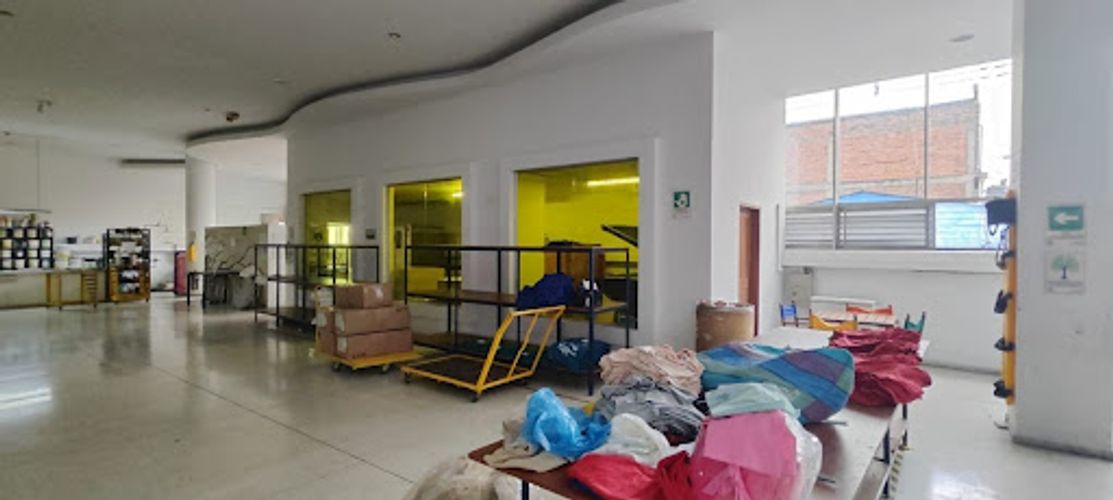 Bodega en venta en San Diego, Medellín, 2372 m² · foto 2 de 24