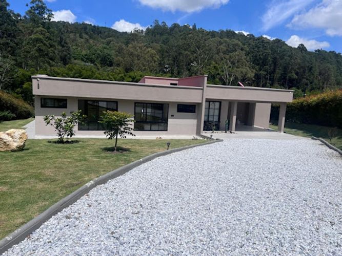 Casa de 3 alcobas en venta en Ca�O Siete, Rionegro, 236 m² · foto 2 de 24